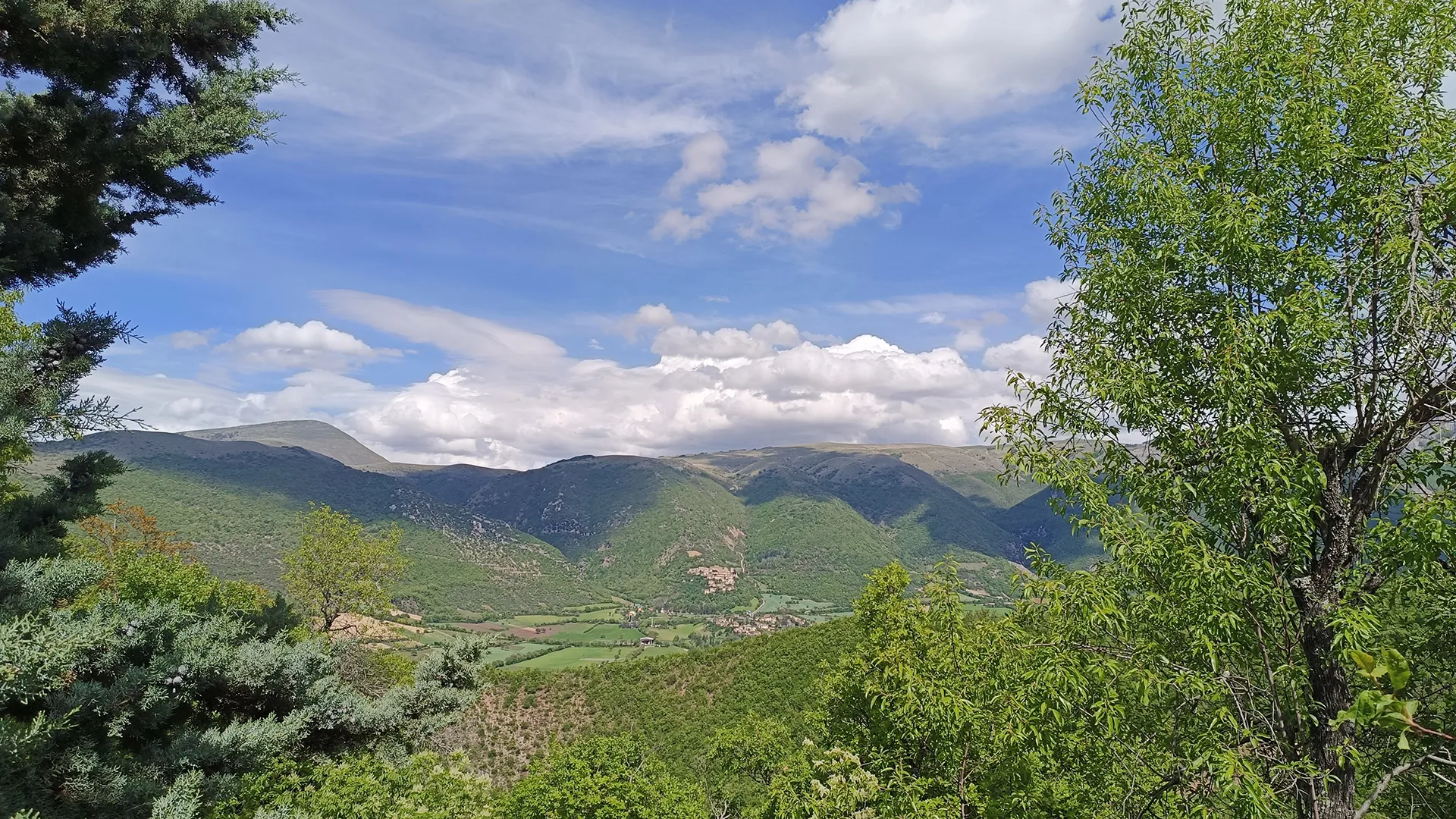 vista sui monti sibillini B&B il fiordaliso